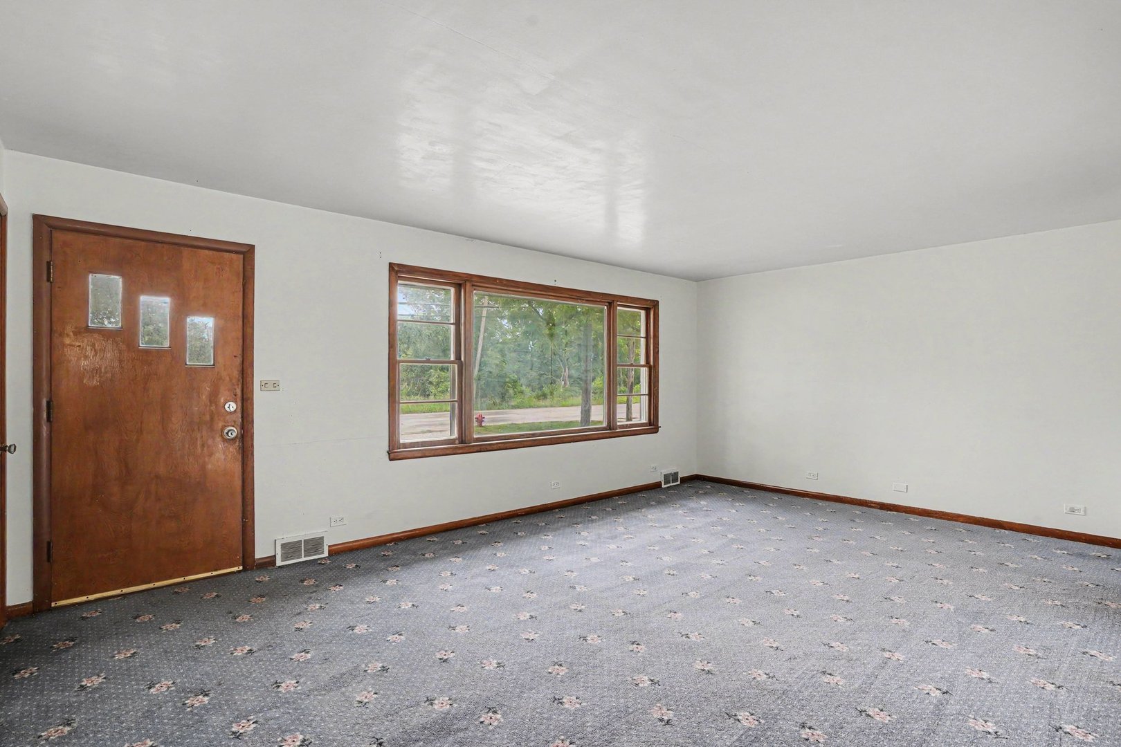 125 S River Road, North Aurora, IL 60542
