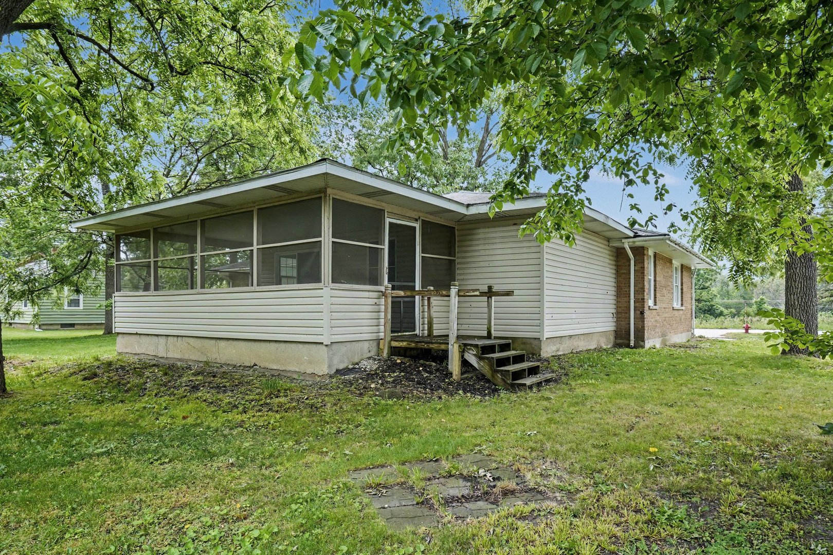 125 S River Road, North Aurora, IL 60542