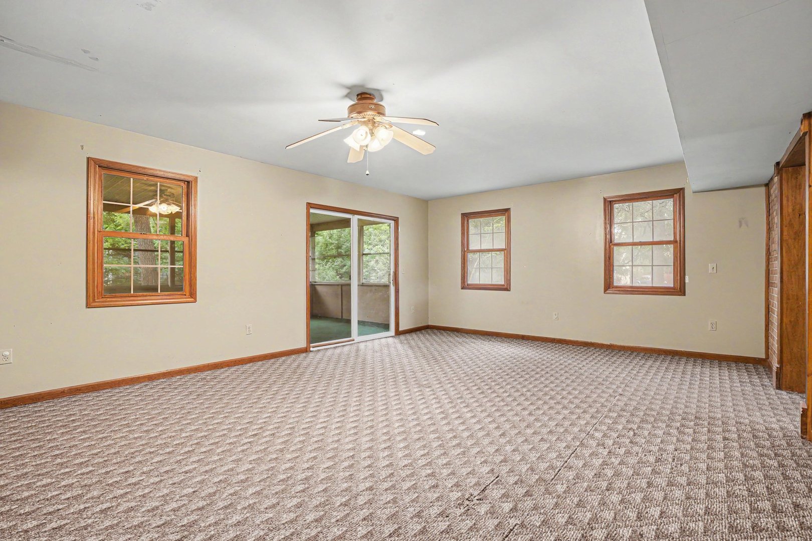 125 S River Road, North Aurora, IL 60542