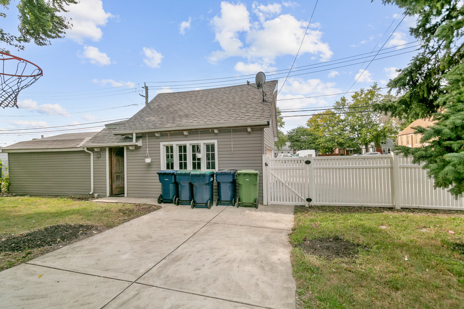 9412 S Homan Avenue, Evergreen Park, IL 60805