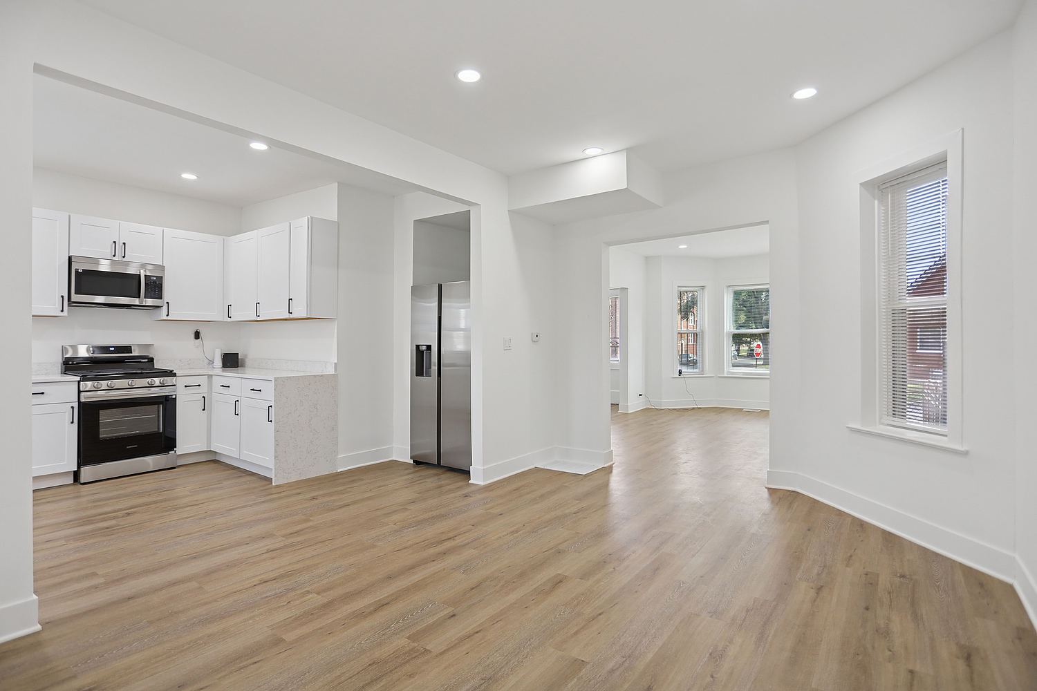 7000 S Eberhart Avenue, Chicago, IL 60637