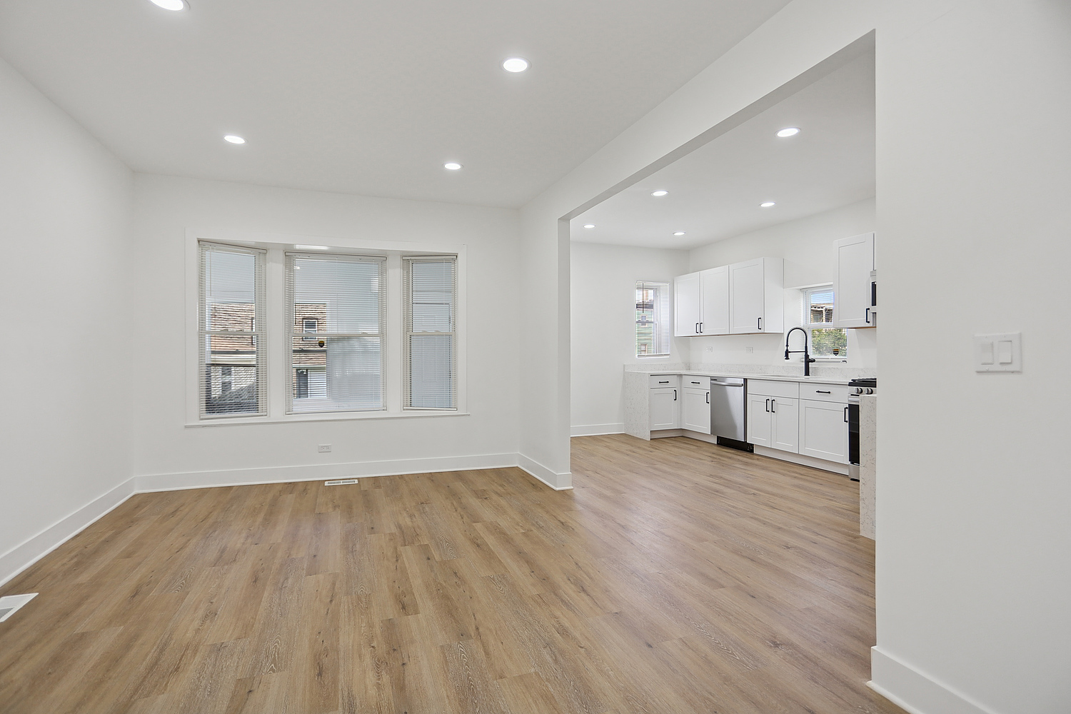 7000 S Eberhart Avenue, Chicago, IL 60637