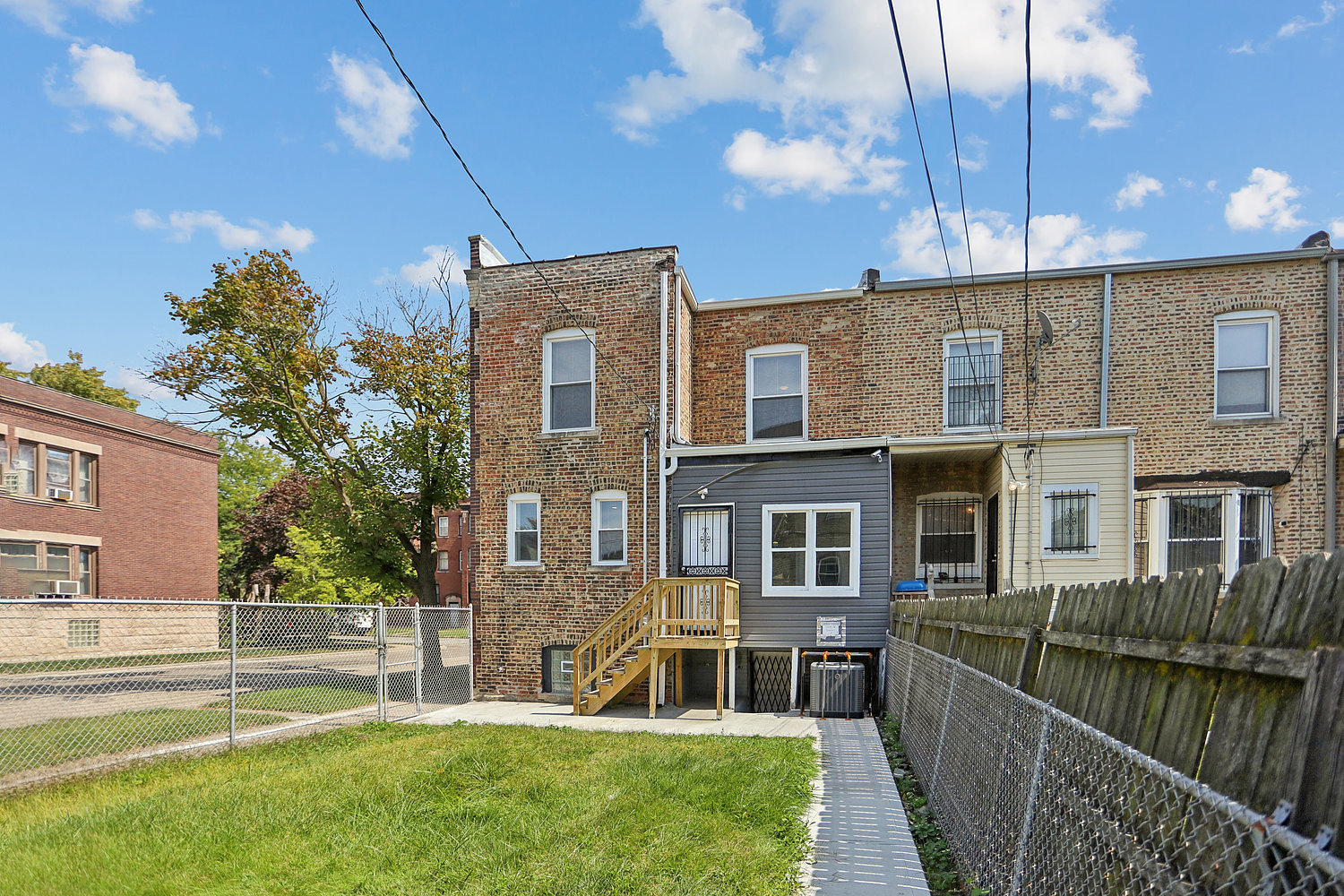 7000 S Eberhart Avenue, Chicago, IL 60637