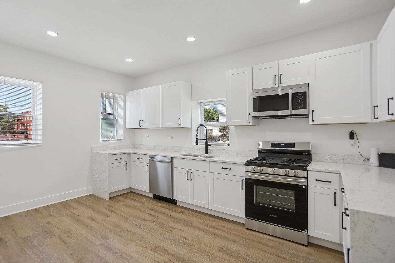 7000 S Eberhart Avenue, Chicago, IL 60637
