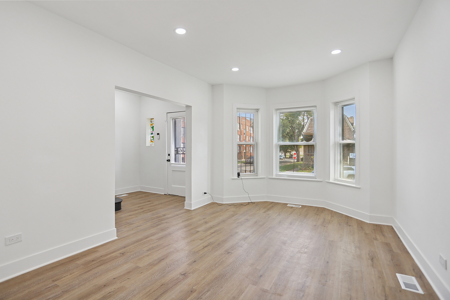 7000 S Eberhart Avenue, Chicago, IL 60637
