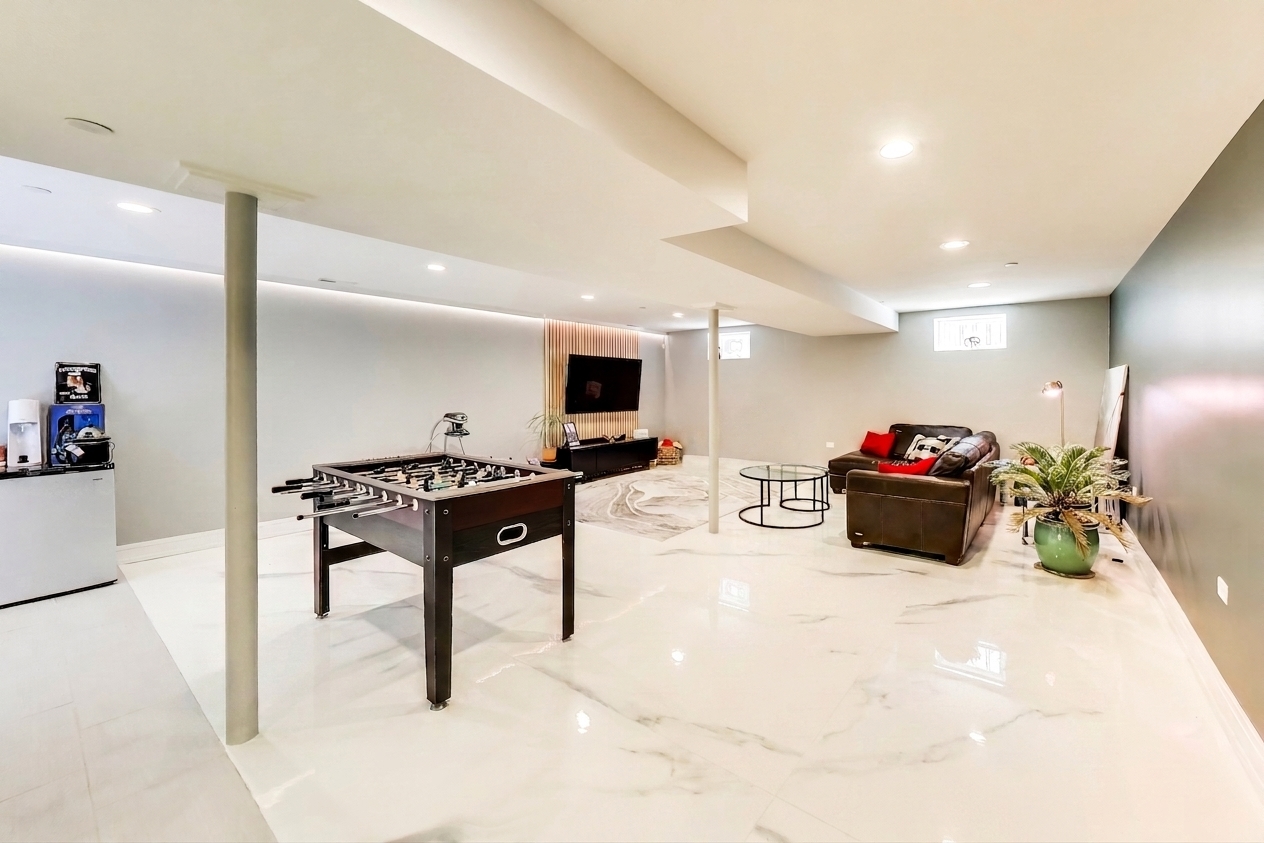 1721 S CUMBERLAND Avenue, Park Ridge, IL 60068