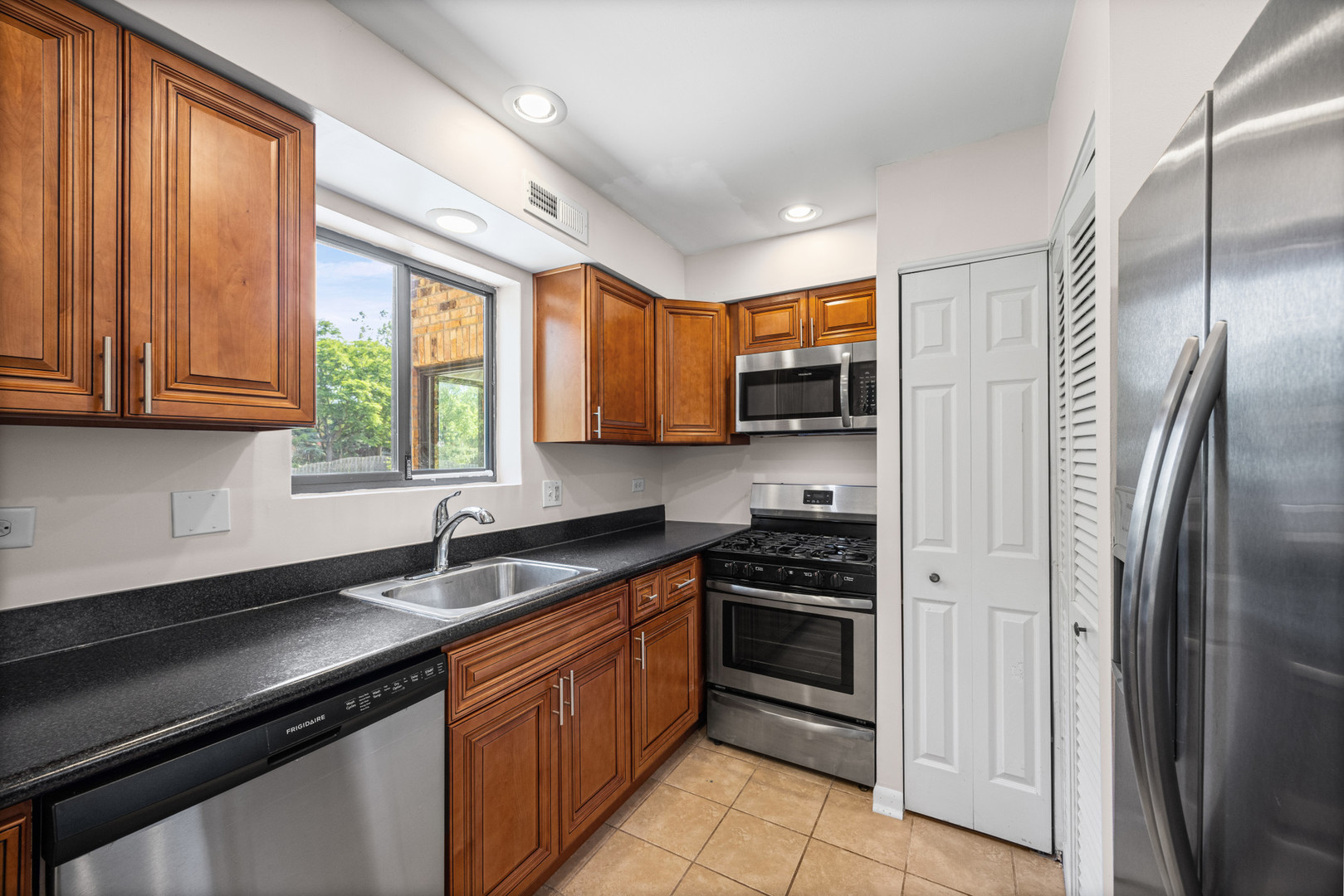 2880 Torrey Pine Lane #1H, Lisle, IL 60532