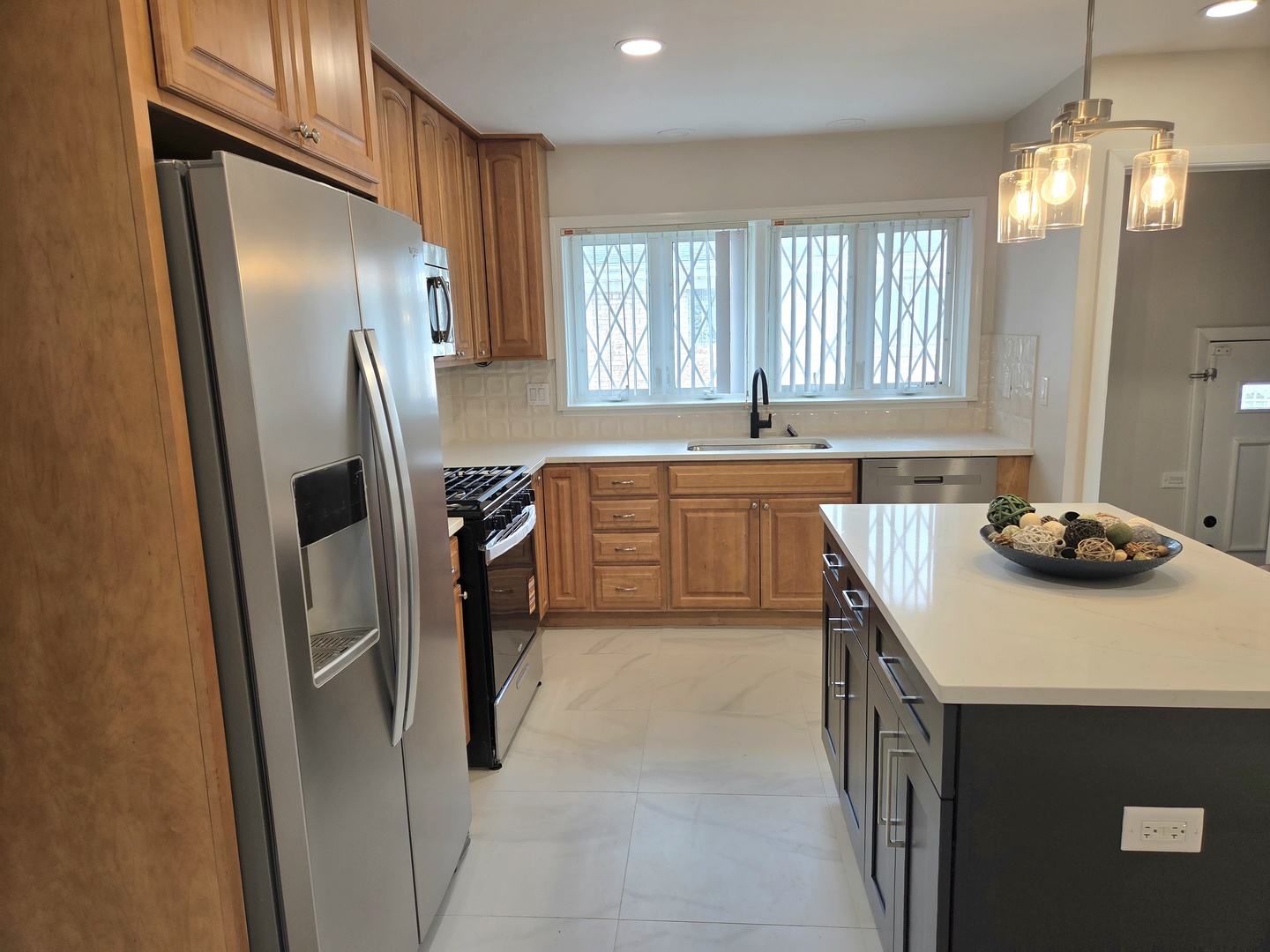 8517 W CARMEN Avenue, Chicago, IL 60656