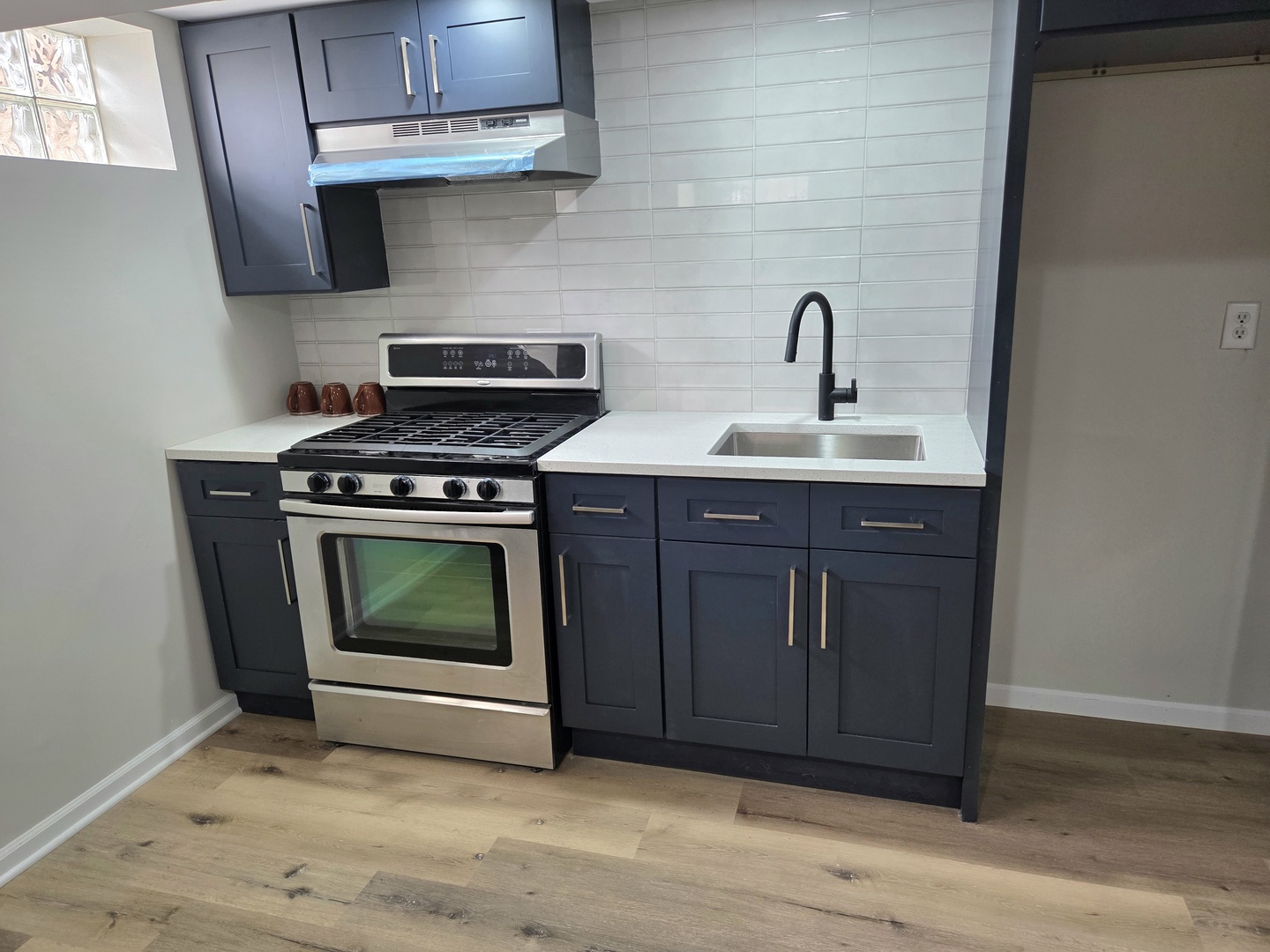 8517 W CARMEN Avenue, Chicago, IL 60656