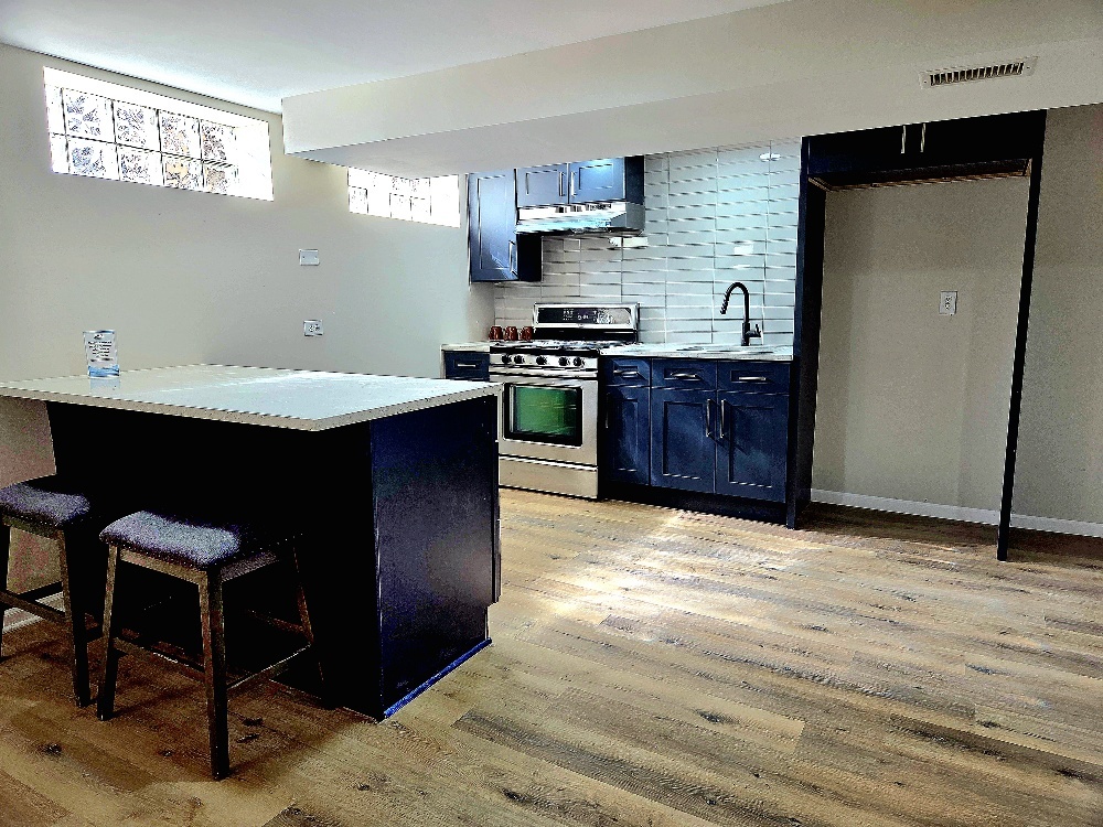 8517 W CARMEN Avenue, Chicago, IL 60656