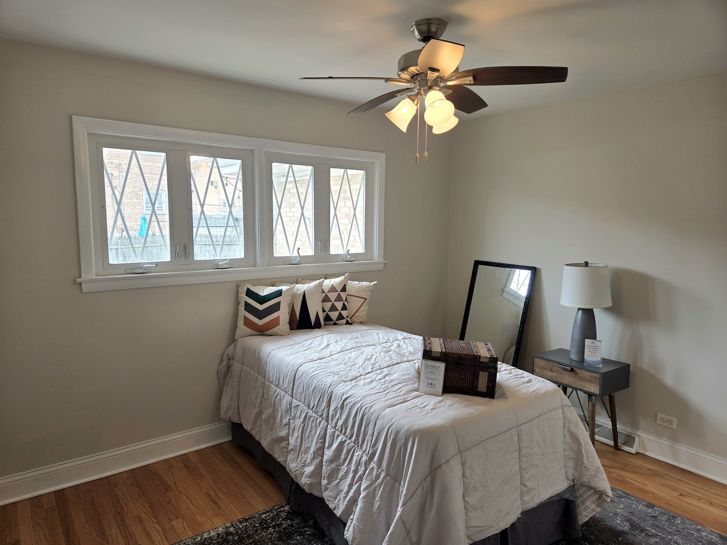 8517 W CARMEN Avenue, Chicago, IL 60656