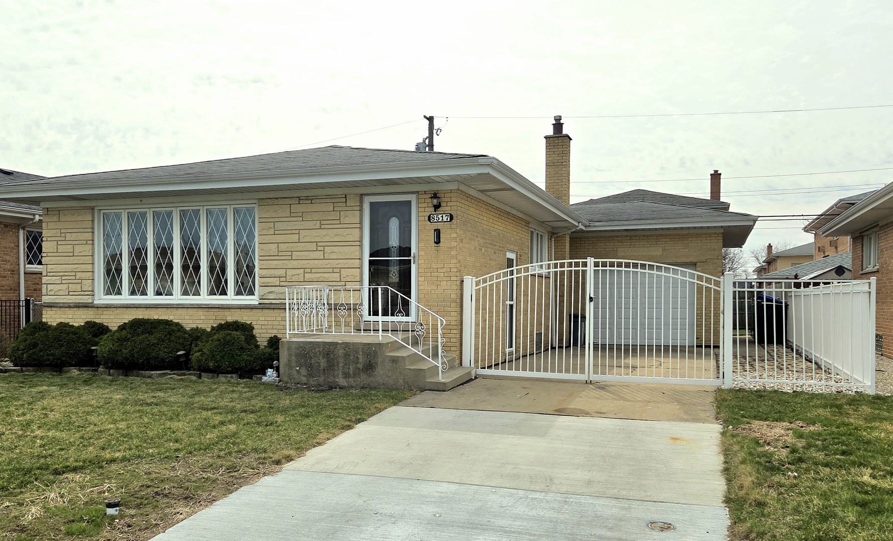 8517 W CARMEN Avenue, Chicago, IL 60656