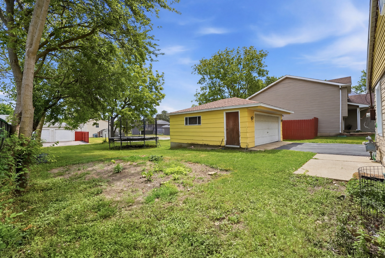2407 Hermon Avenue, Zion, IL 60099