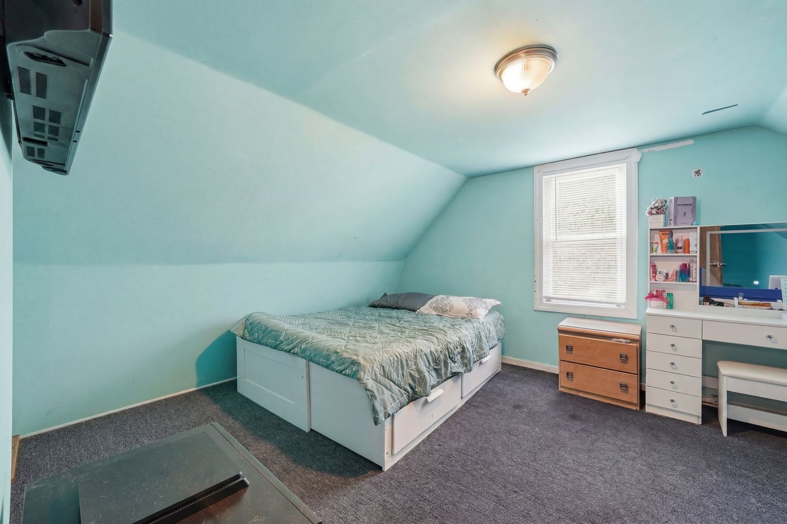 2407 Hermon Avenue, Zion, IL 60099