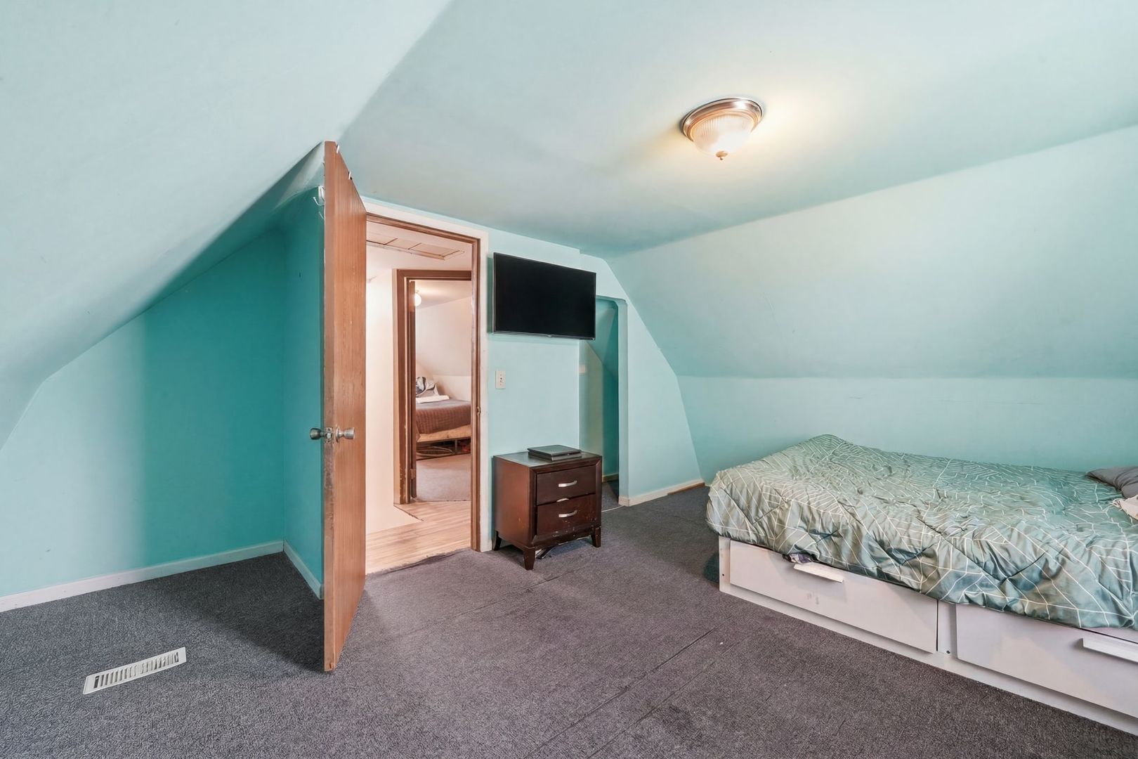 2407 Hermon Avenue, Zion, IL 60099