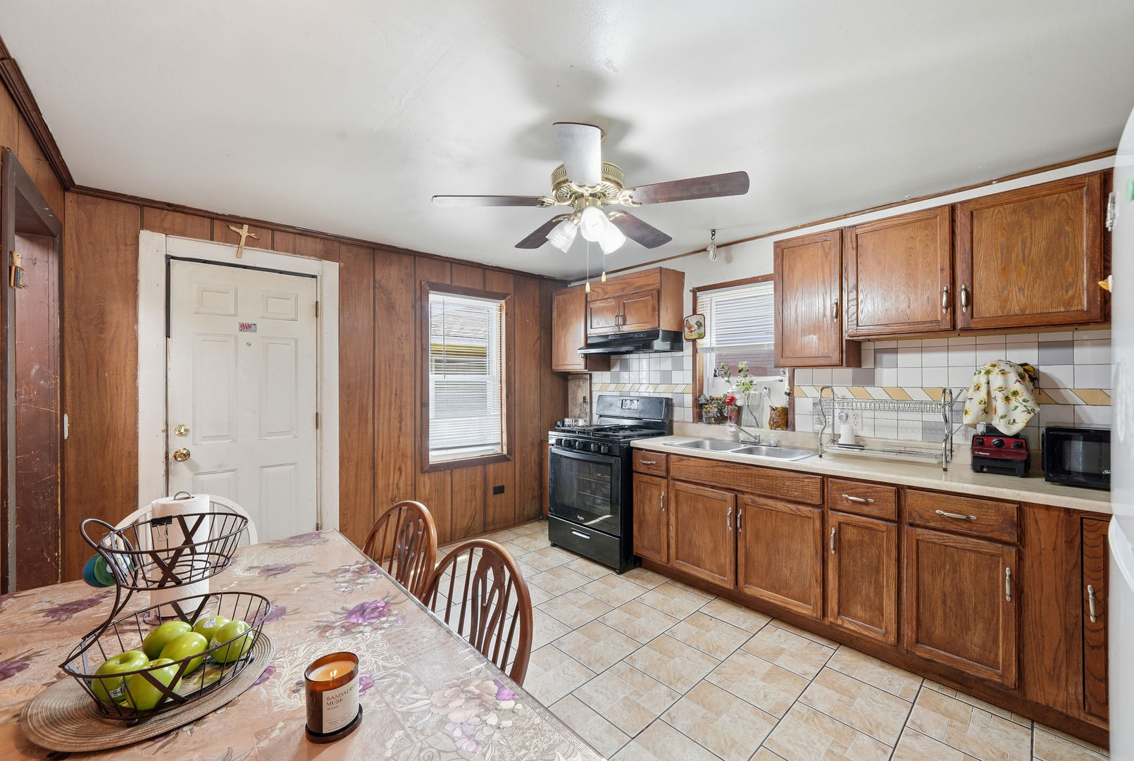 2407 Hermon Avenue, Zion, IL 60099