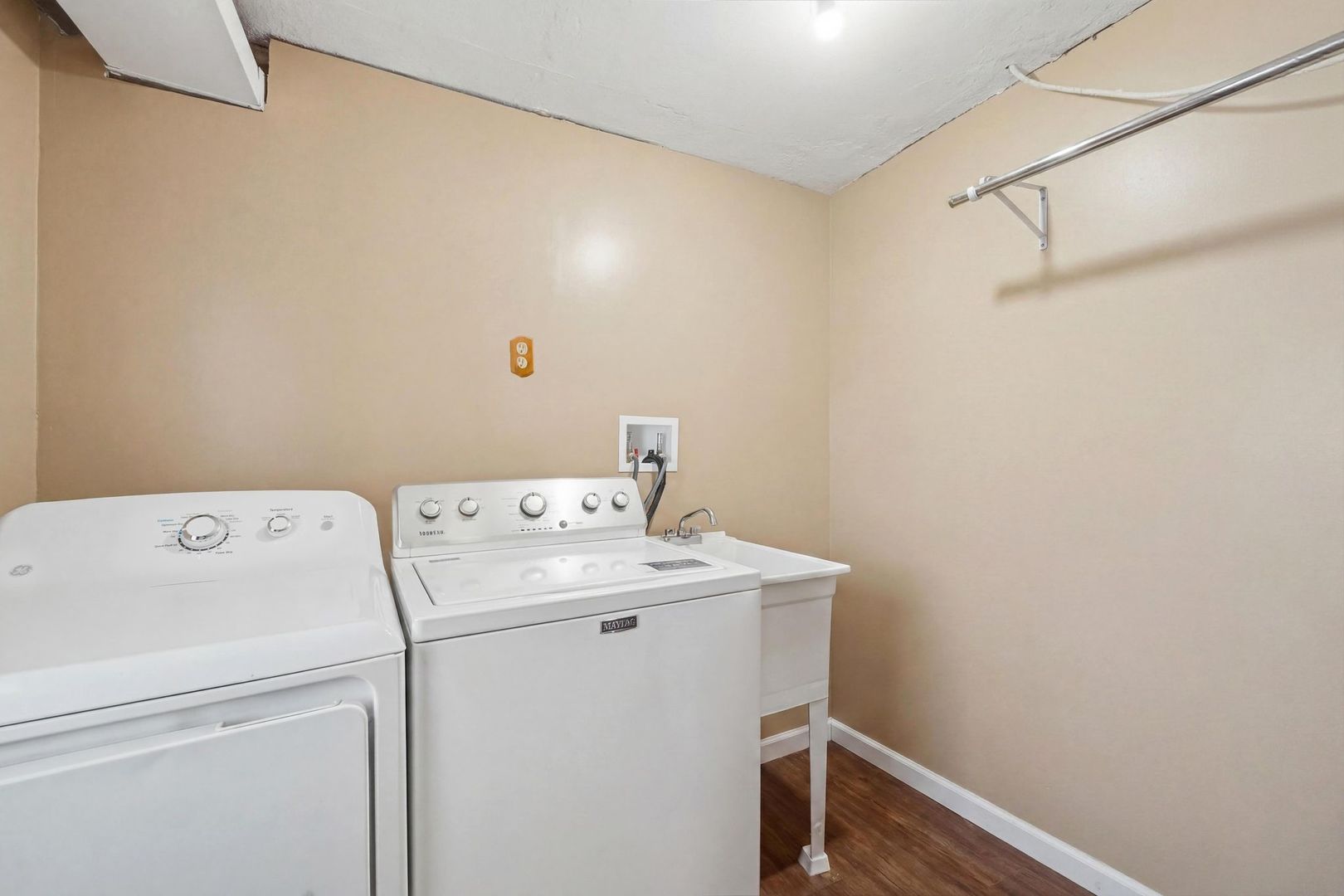 2407 Hermon Avenue, Zion, IL 60099