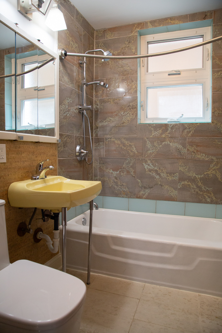 4727 W Schubert Avenue, Chicago, IL 60639