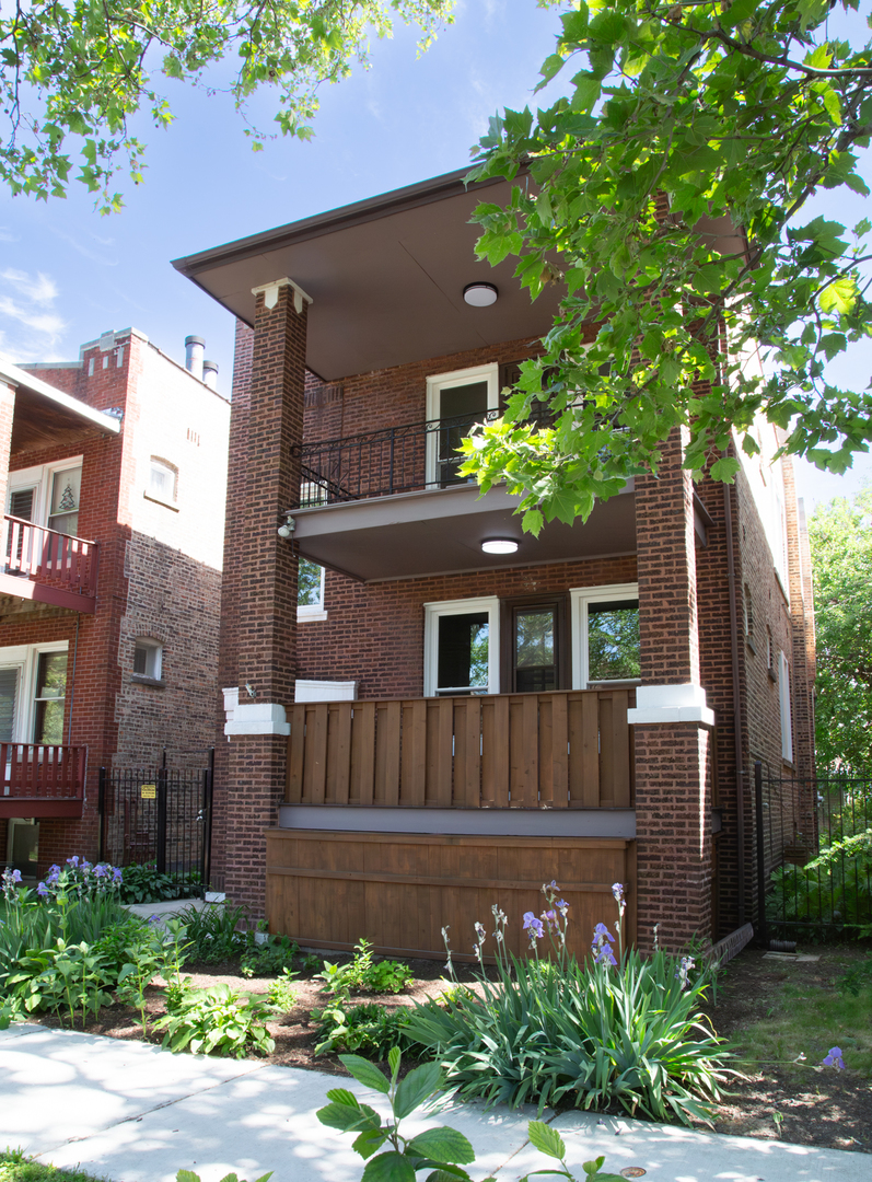 4727 W Schubert Avenue, Chicago, IL 60639