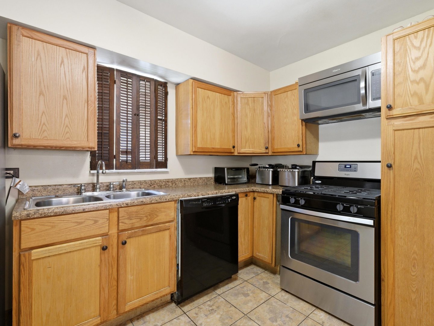 2541 S 14th Avenue, Broadview, IL 60155