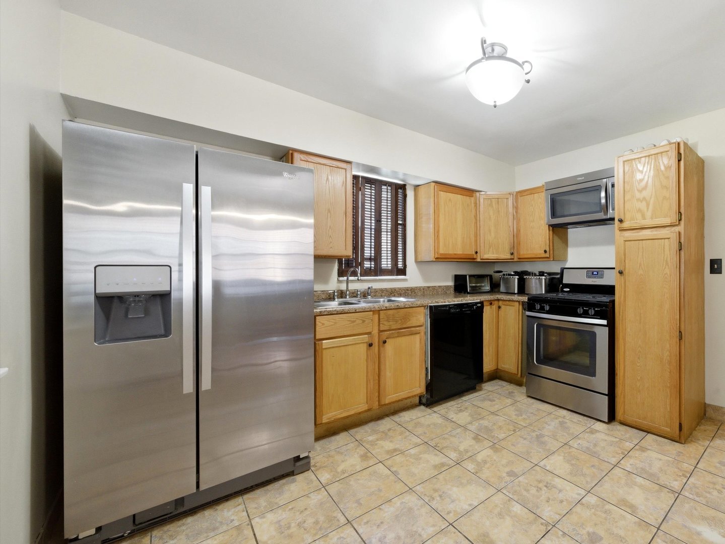 2541 S 14th Avenue, Broadview, IL 60155