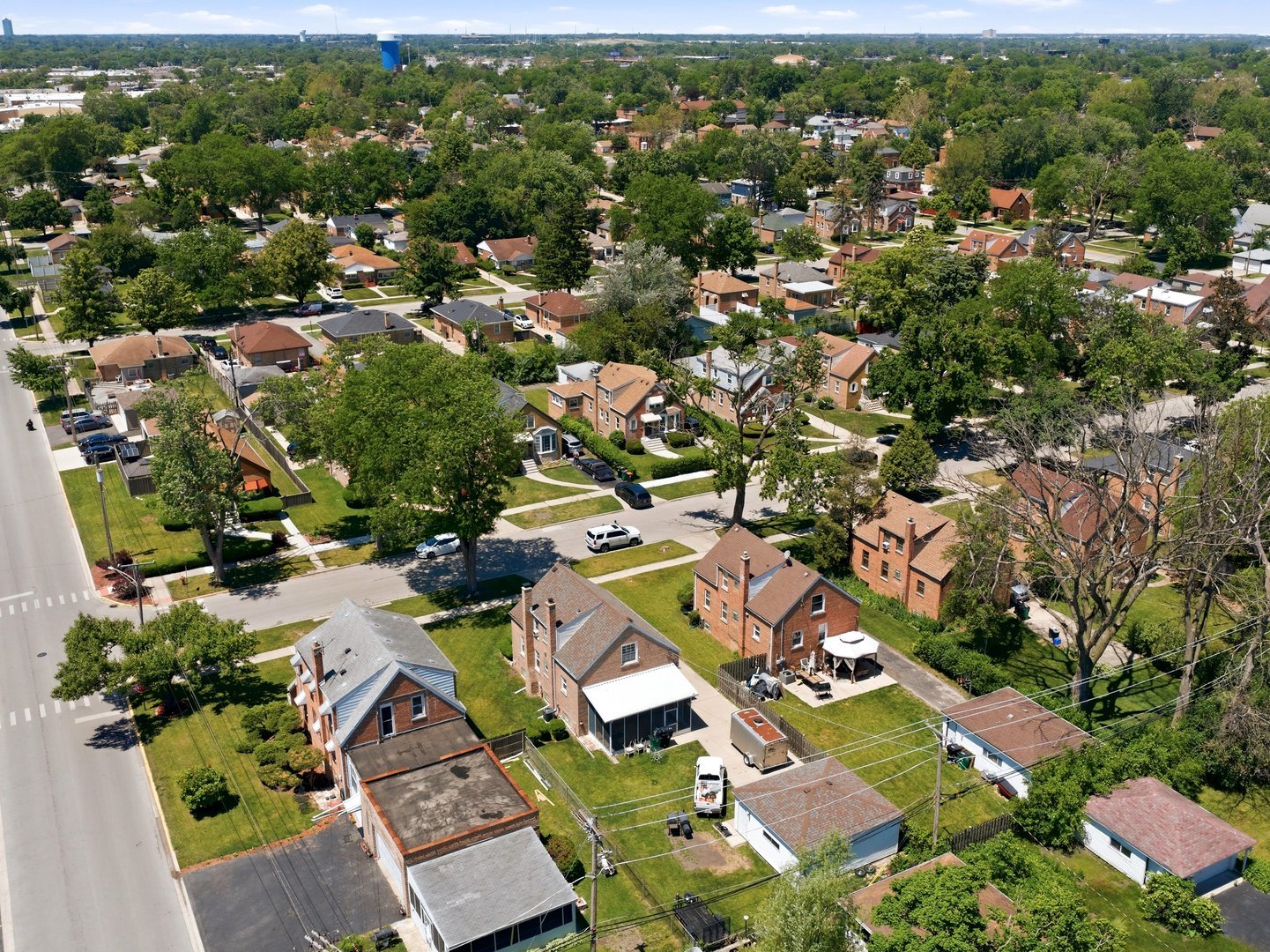 2541 S 14th Avenue, Broadview, IL 60155