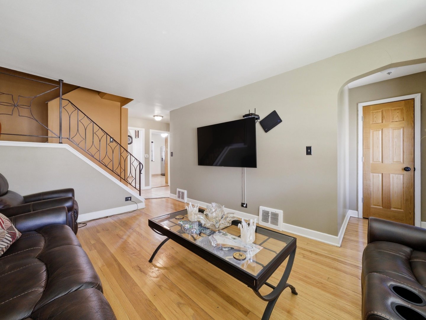 2541 S 14th Avenue, Broadview, IL 60155