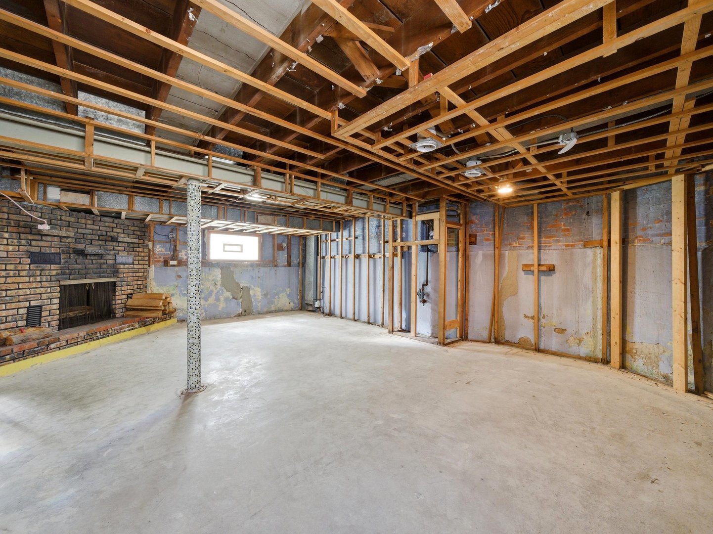 2541 S 14th Avenue, Broadview, IL 60155