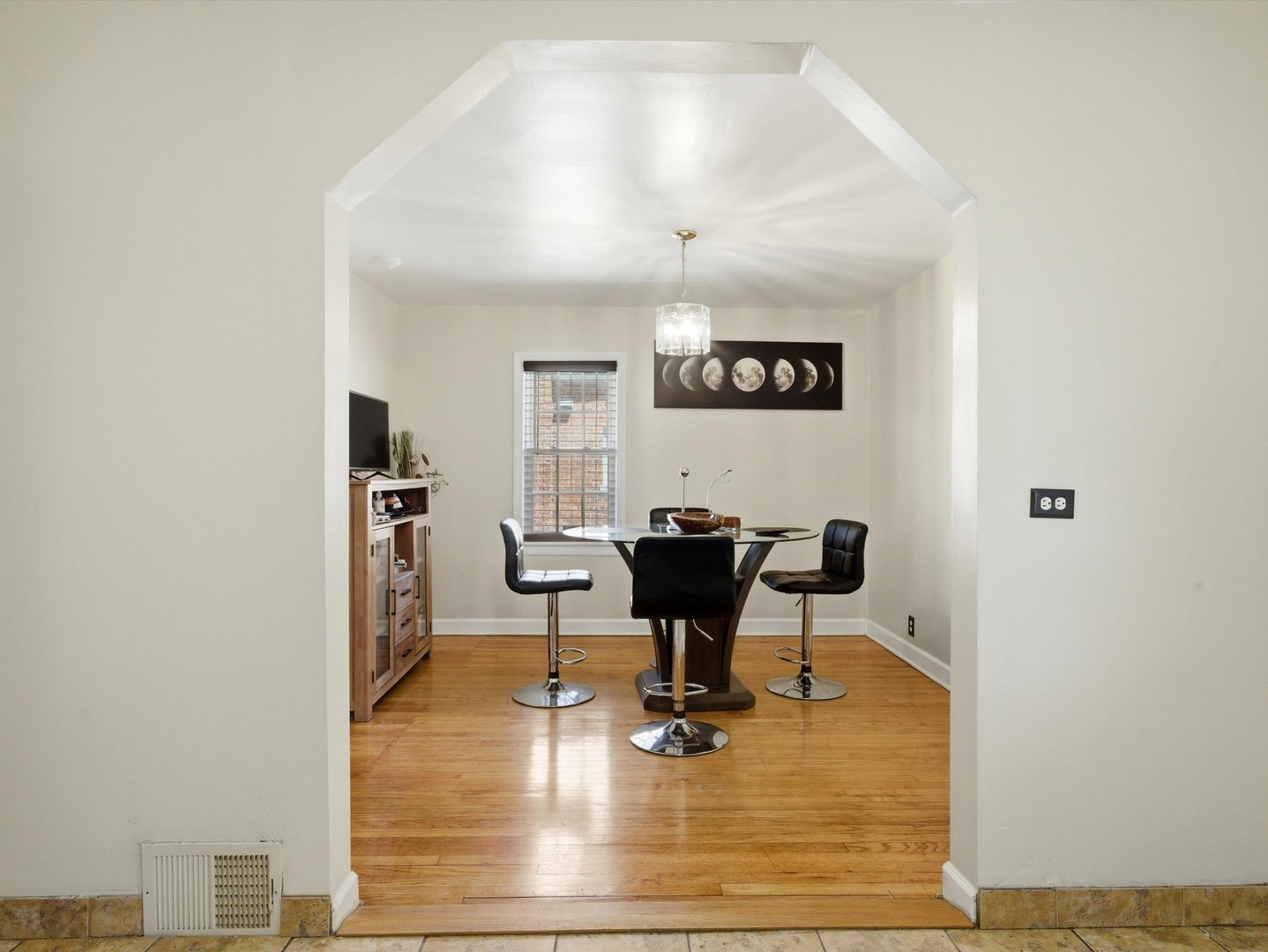 2541 S 14th Avenue, Broadview, IL 60155