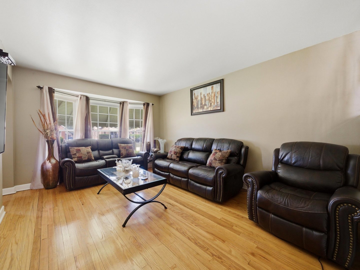 2541 S 14th Avenue, Broadview, IL 60155