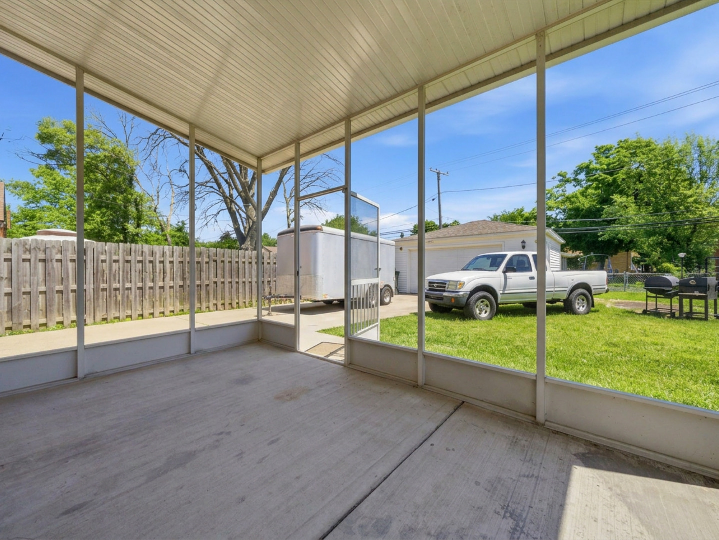 2541 S 14th Avenue, Broadview, IL 60155