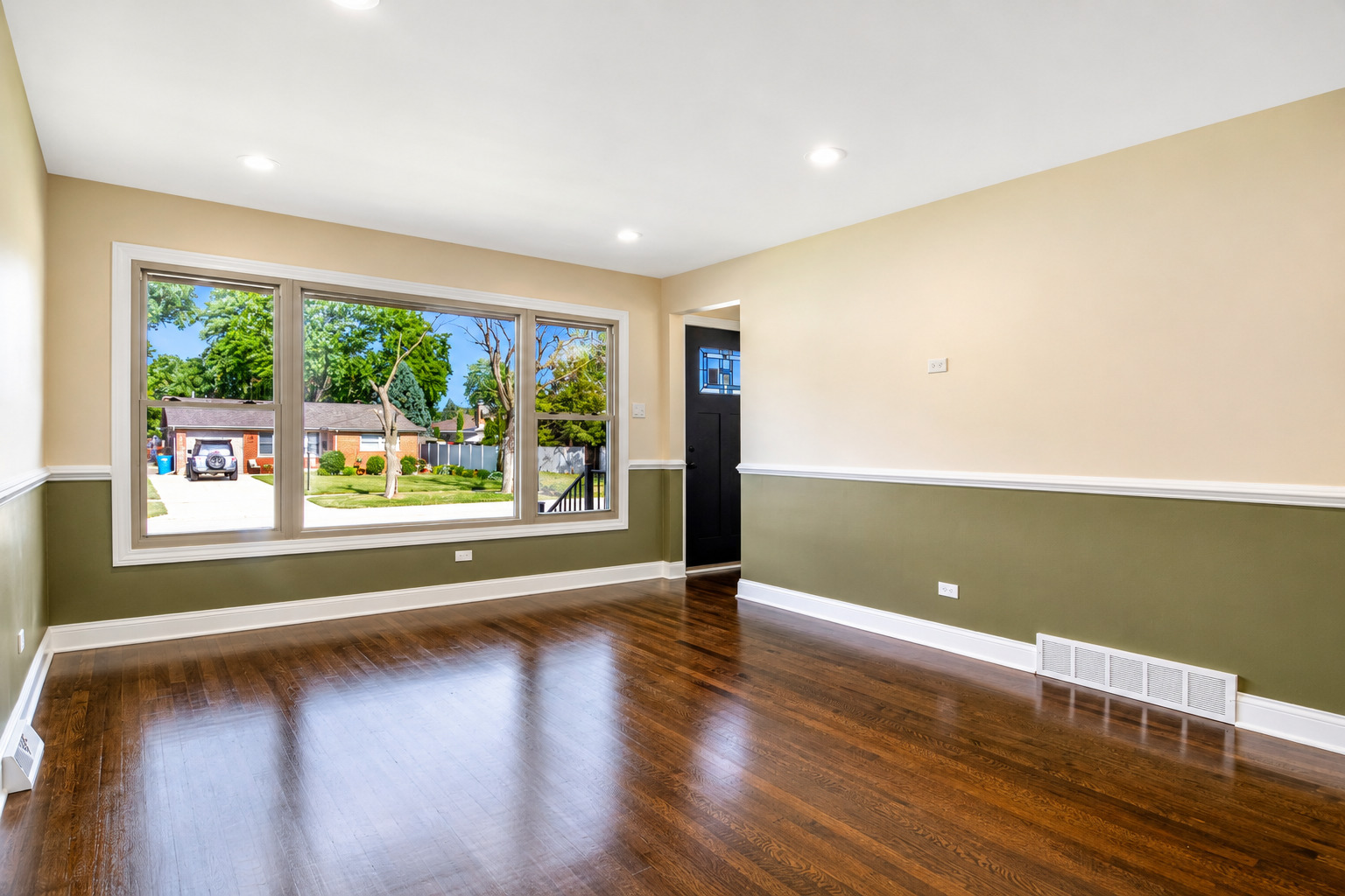 8818 S 55th Court, Oak Lawn, IL 60453