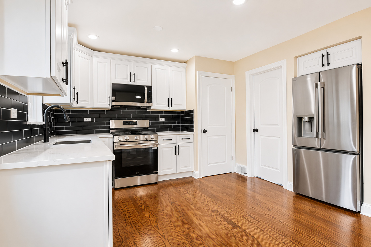 8818 S 55th Court, Oak Lawn, IL 60453