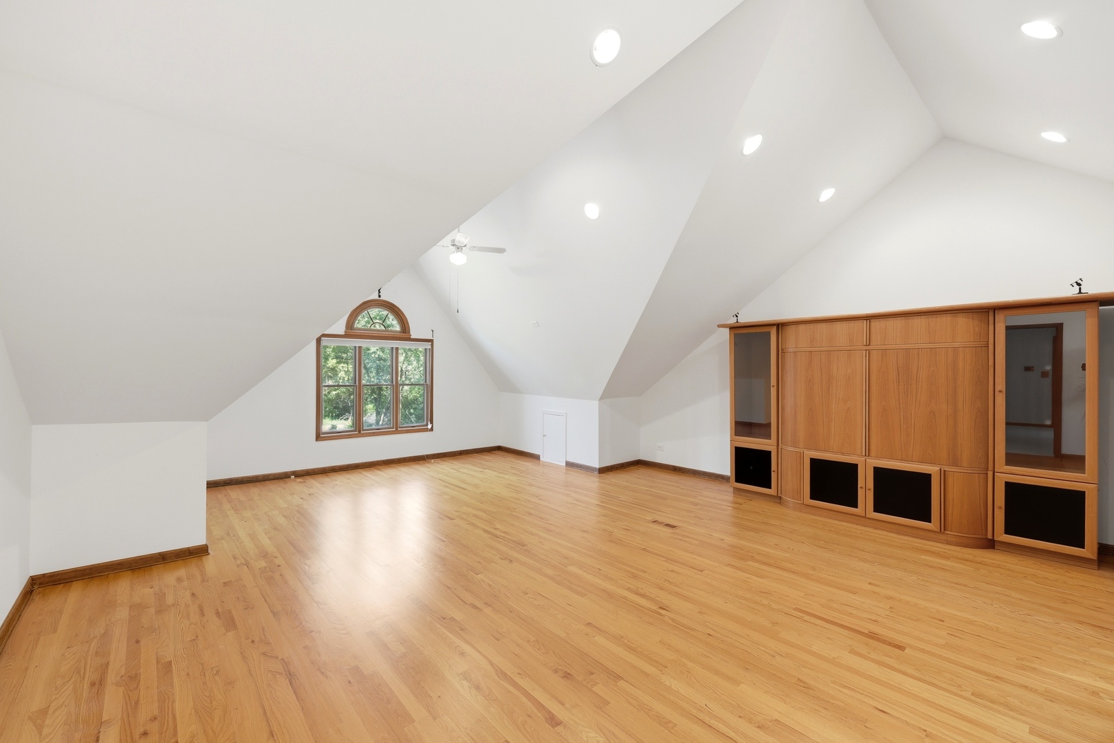 107 Roxborough Place, Inverness, IL 60010