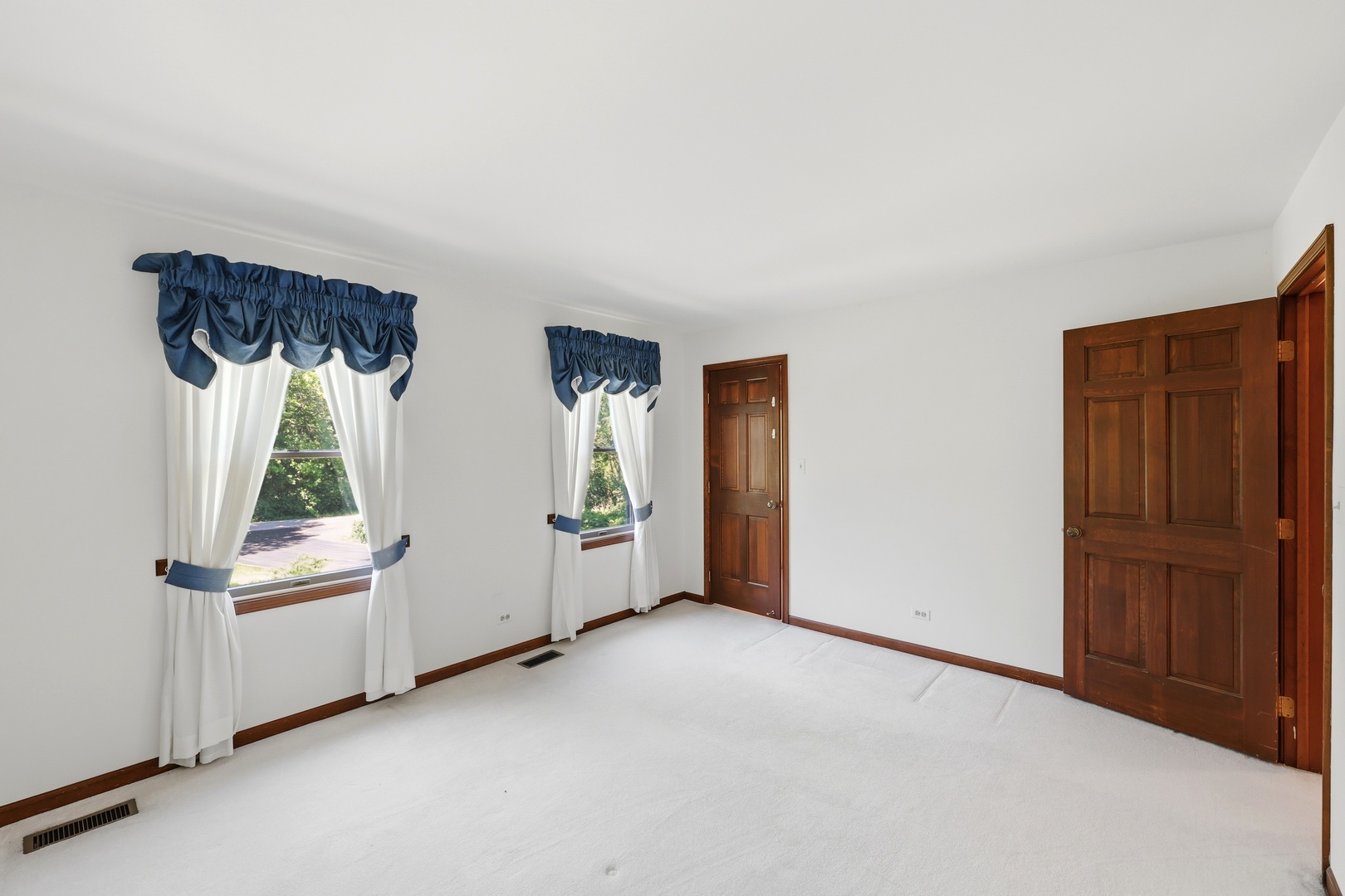 107 Roxborough Place, Inverness, IL 60010
