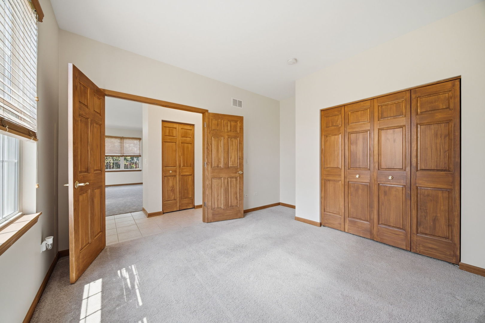16340 Crescent Lake Drive, Crest Hill, IL 60403