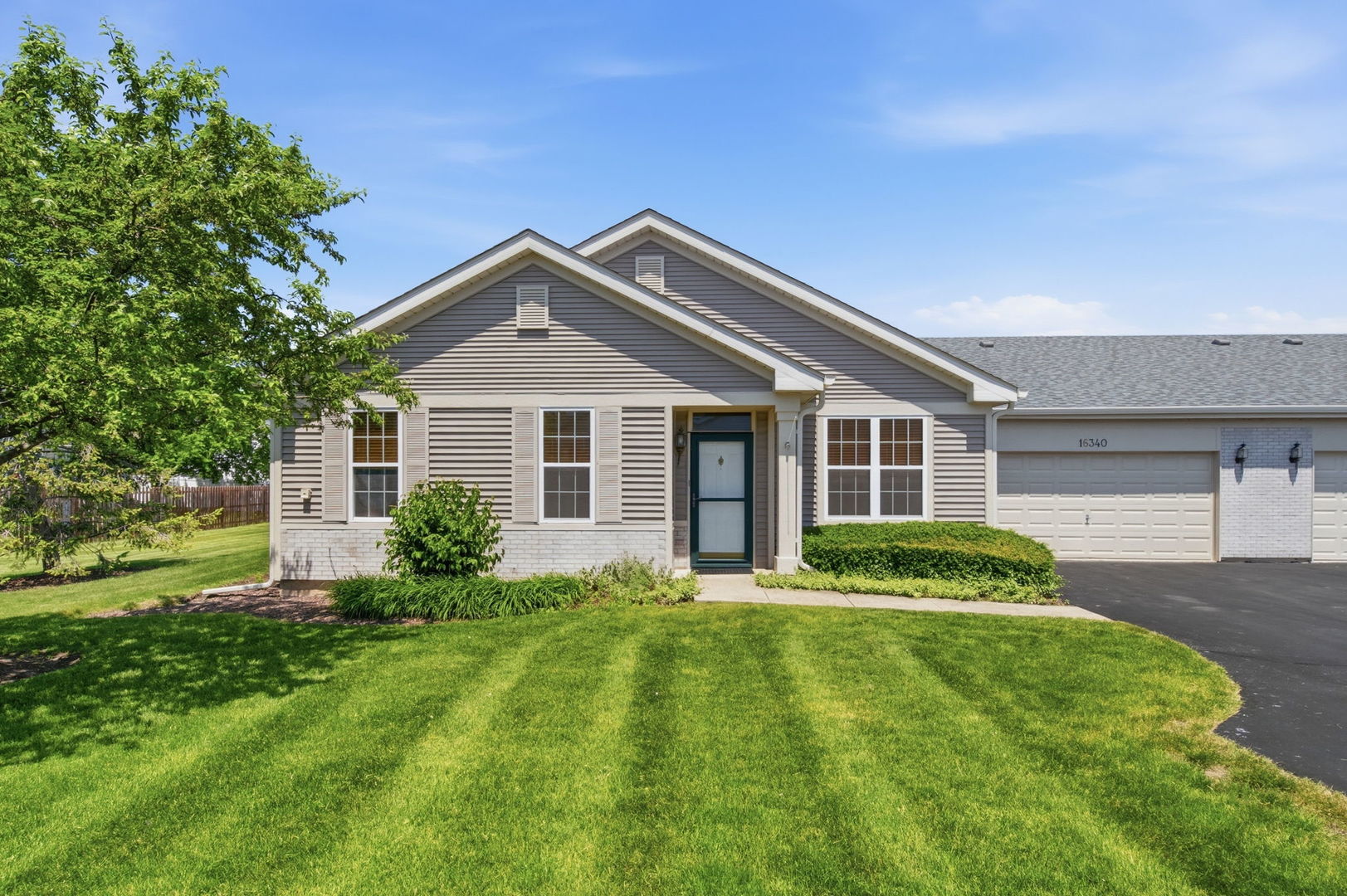 16340 Crescent Lake Drive, Crest Hill, IL 60403