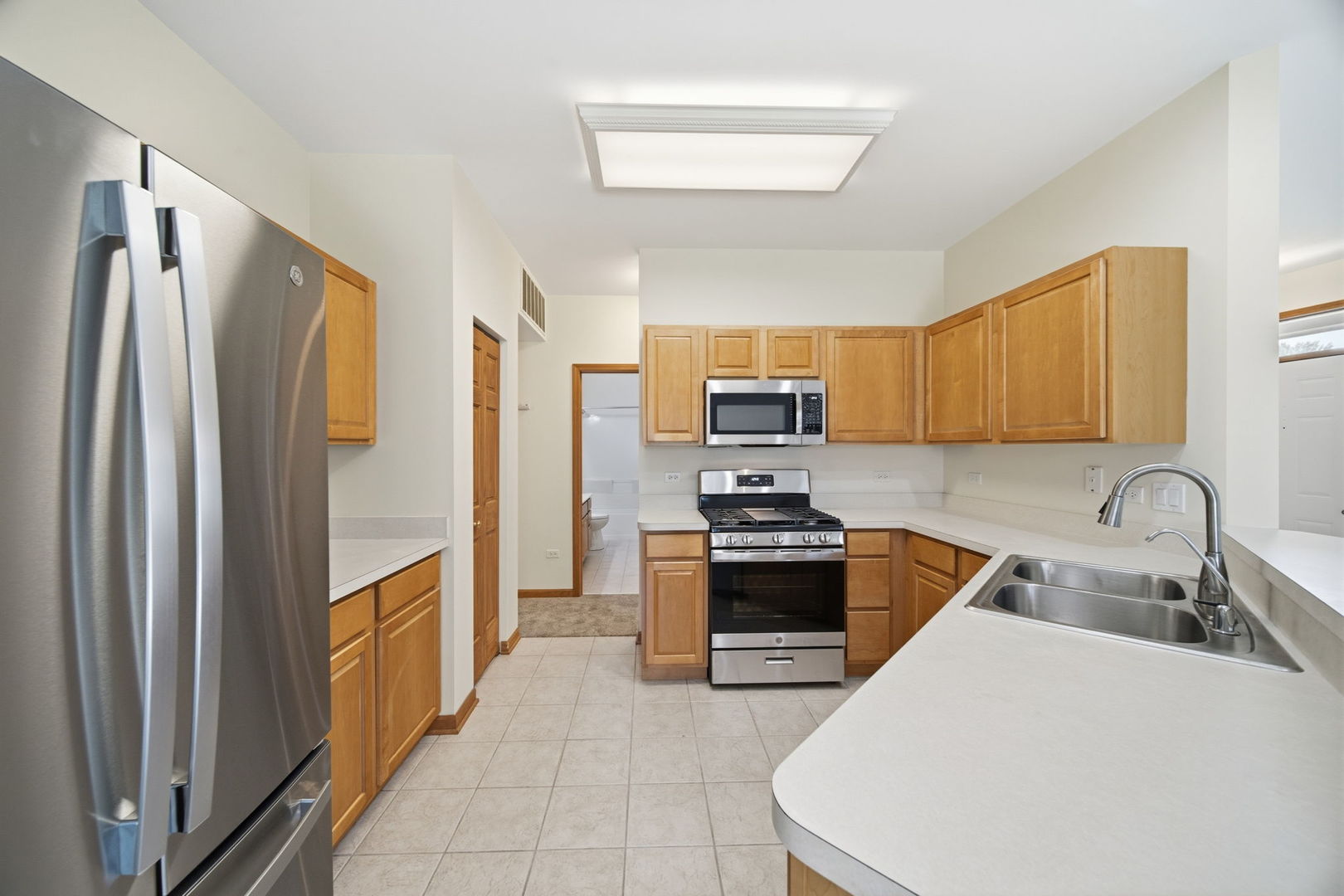 16340 Crescent Lake Drive, Crest Hill, IL 60403