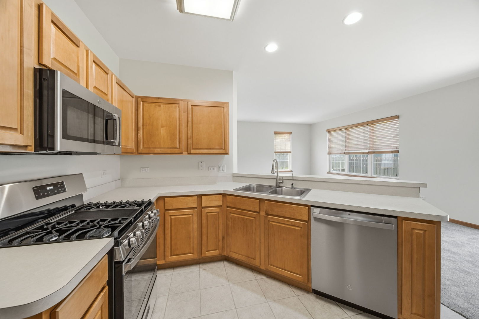 16340 Crescent Lake Drive, Crest Hill, IL 60403