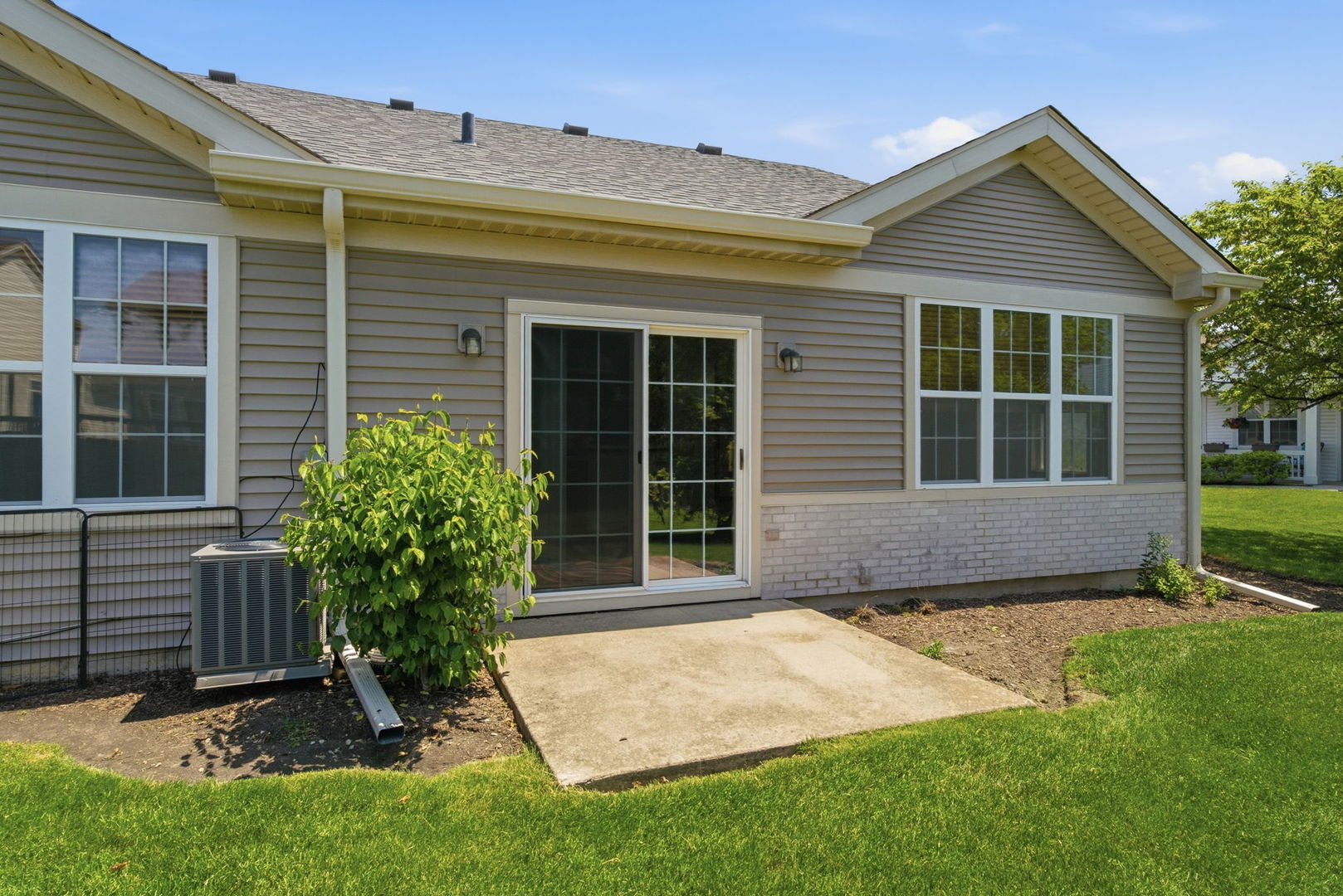 16340 Crescent Lake Drive, Crest Hill, IL 60403