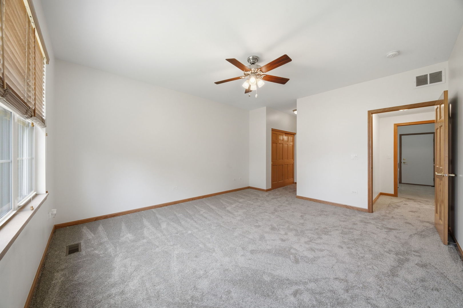 16340 Crescent Lake Drive, Crest Hill, IL 60403