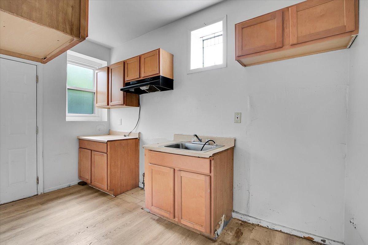 7011 S Calumet Avenue, Chicago, IL 60637