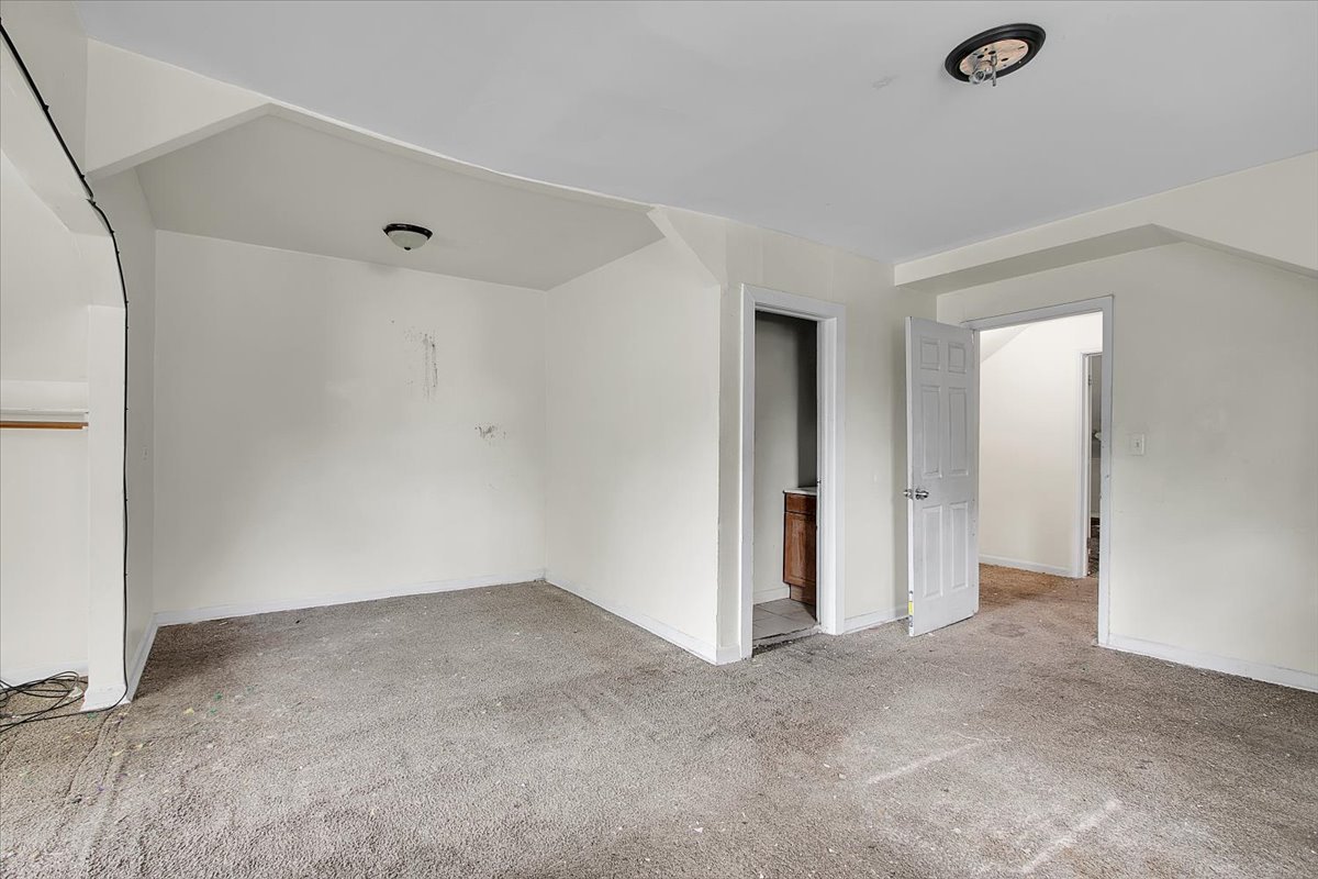 7011 S Calumet Avenue, Chicago, IL 60637