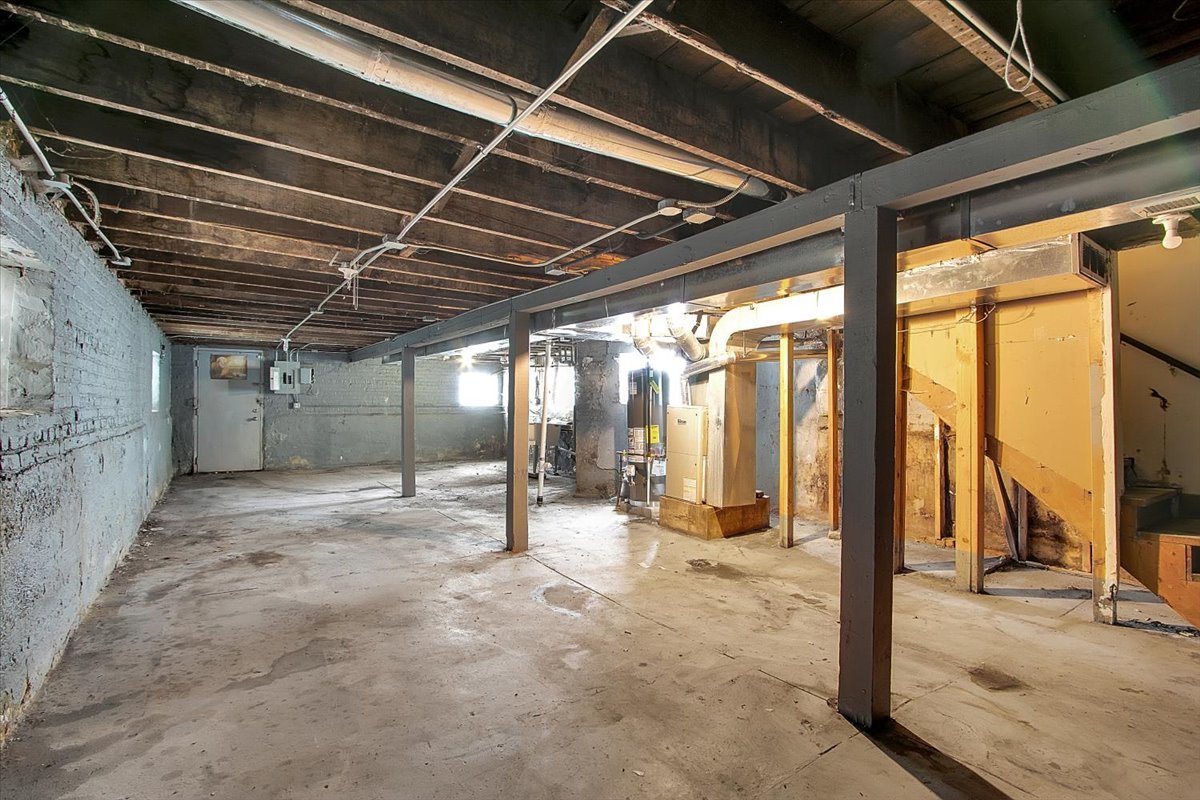7011 S Calumet Avenue, Chicago, IL 60637