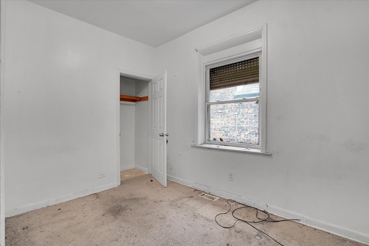 7011 S Calumet Avenue, Chicago, IL 60637