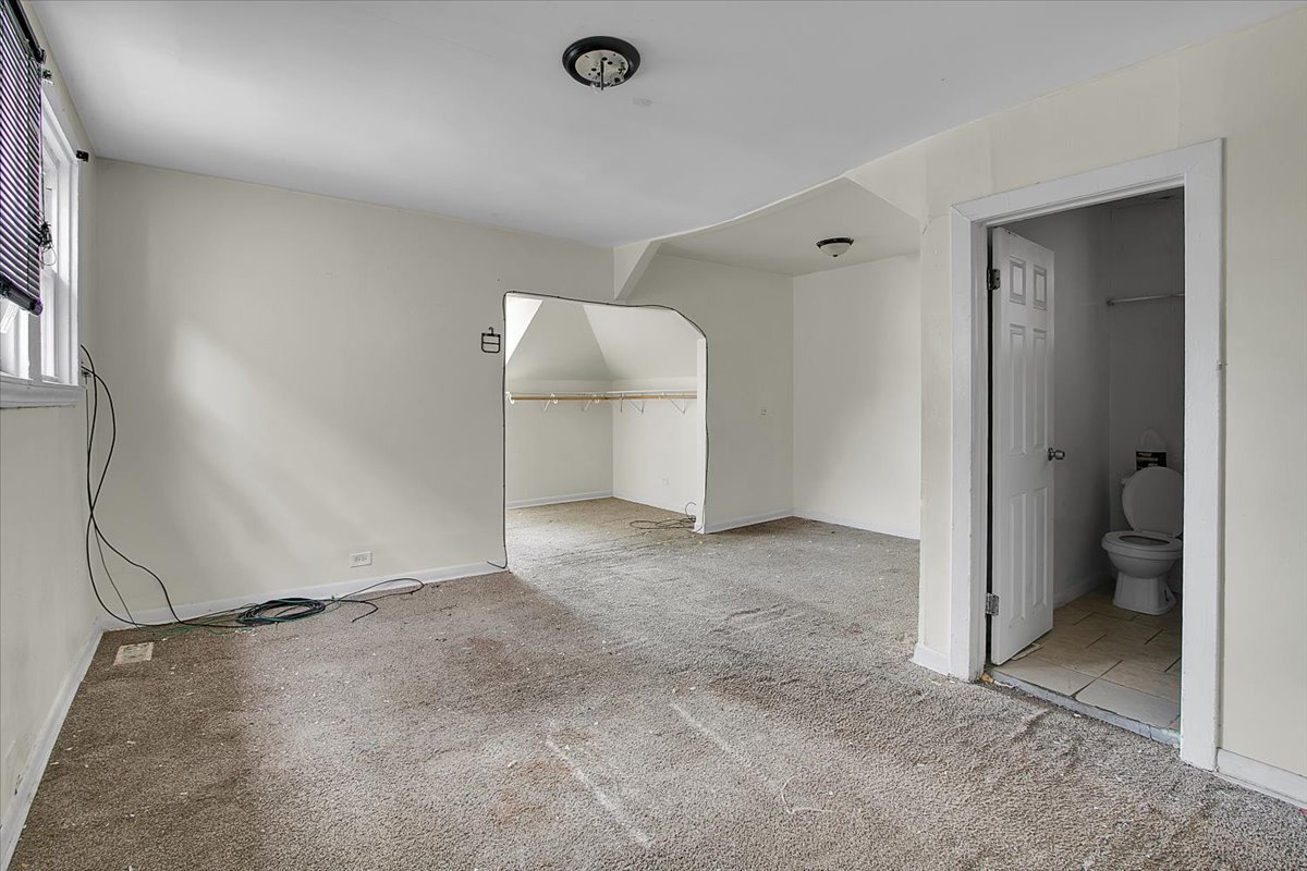 7011 S Calumet Avenue, Chicago, IL 60637