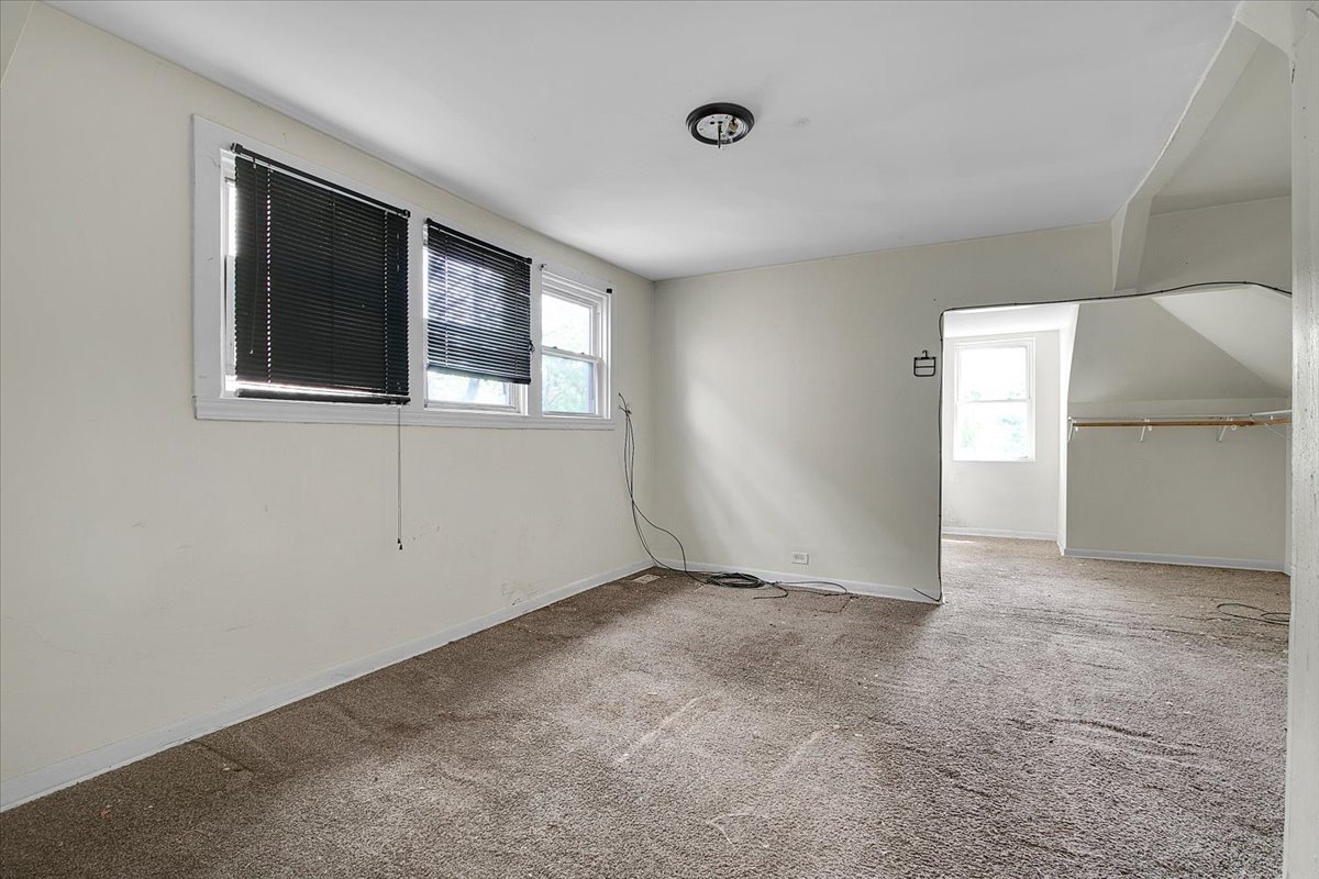 7011 S Calumet Avenue, Chicago, IL 60637