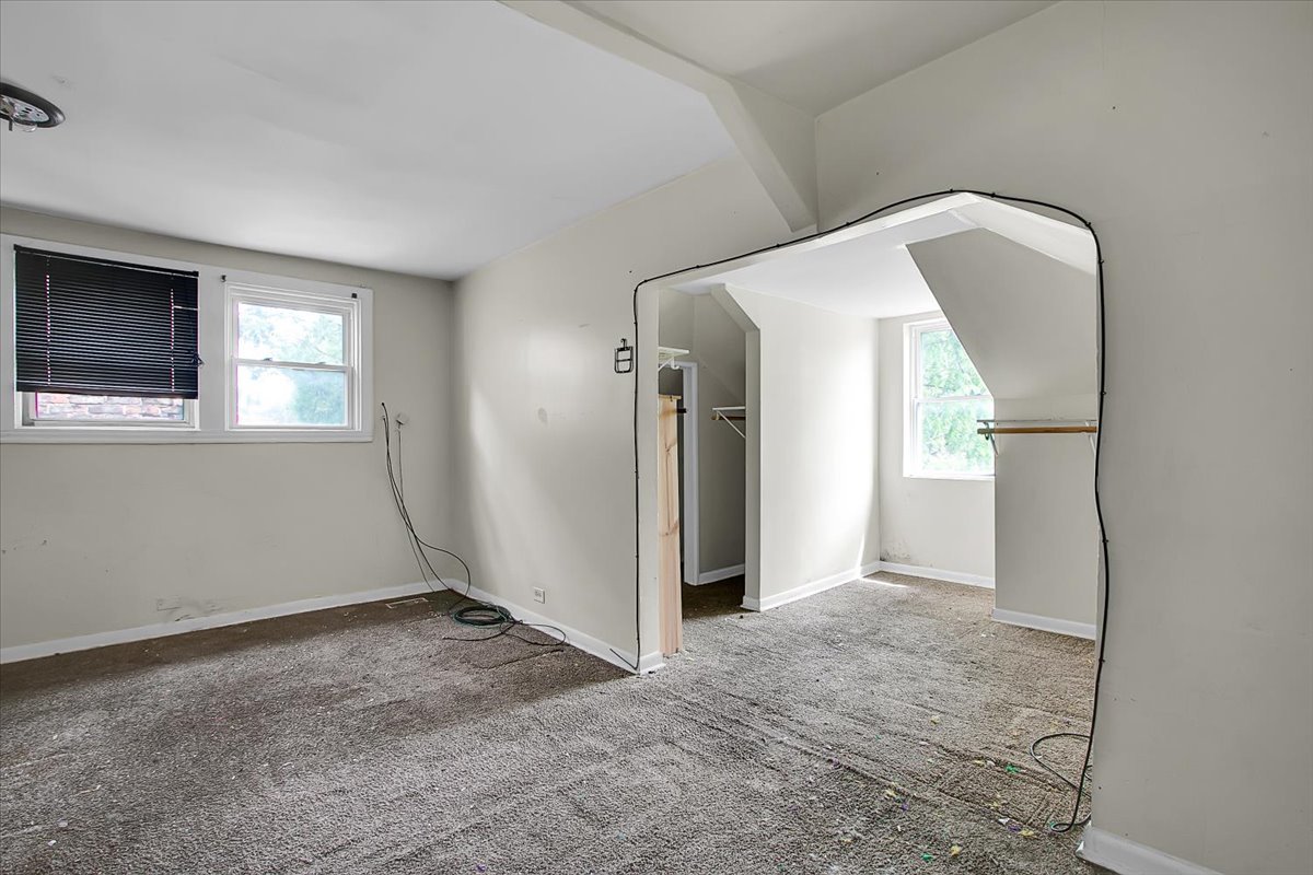 7011 S Calumet Avenue, Chicago, IL 60637