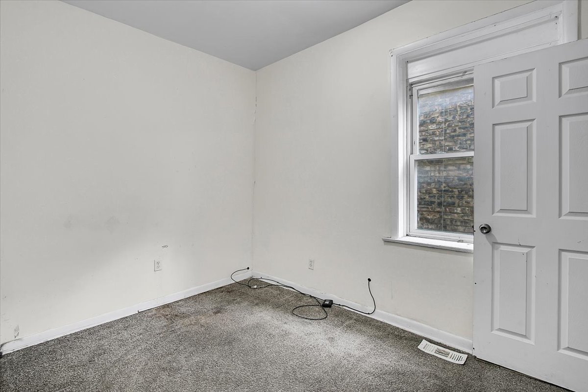 7011 S Calumet Avenue, Chicago, IL 60637