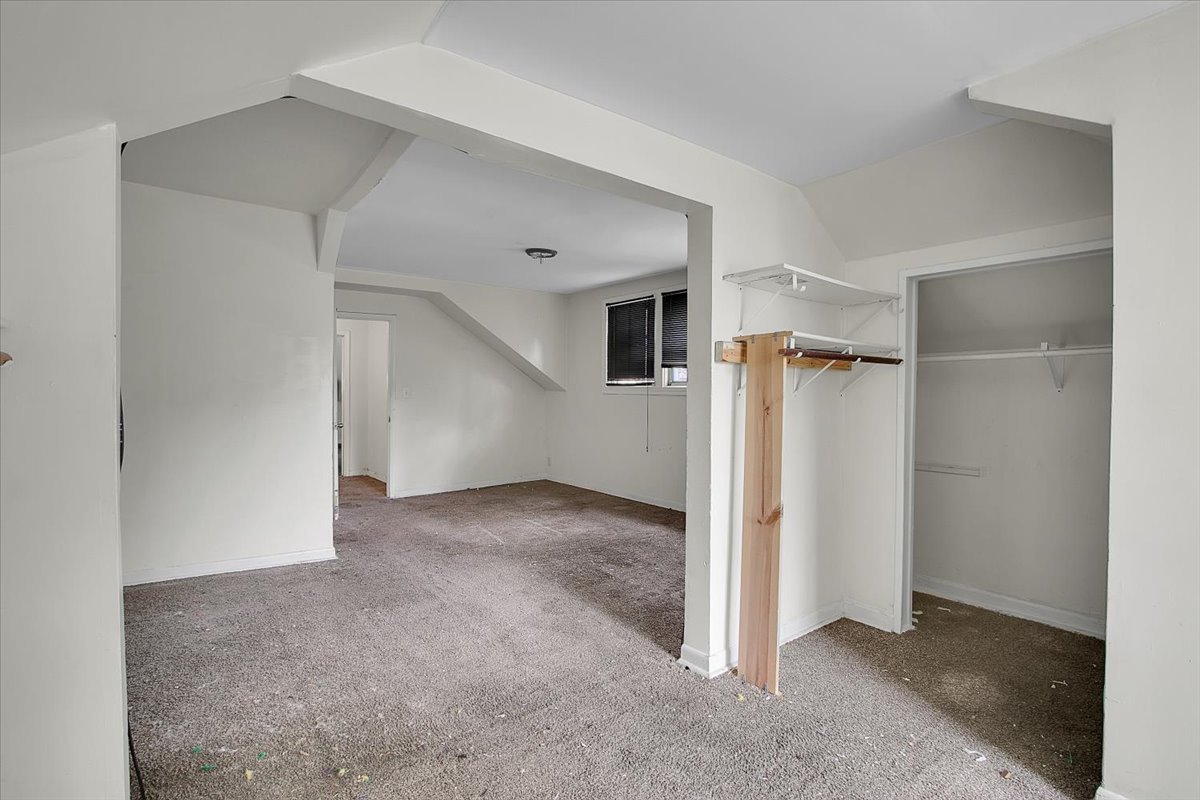 7011 S Calumet Avenue, Chicago, IL 60637
